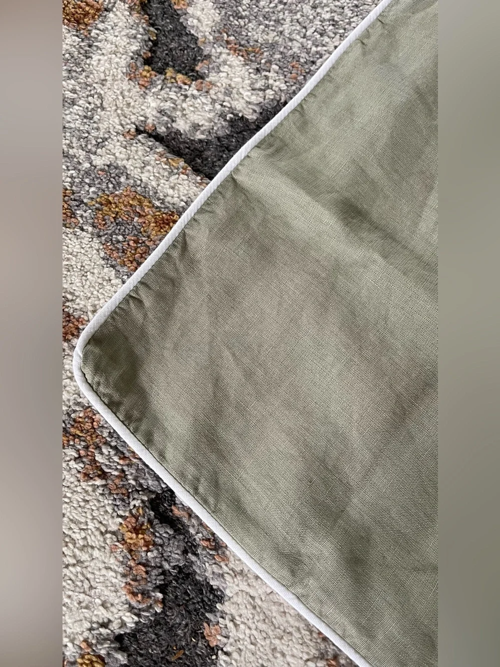 NWOT Quince European Linen Piped Euro Sham, 26 X 26 (Willowleaf/White)